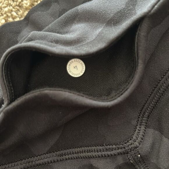 Lululemon Black Camo Align Jogger size 4 - Picture 7 of 7
